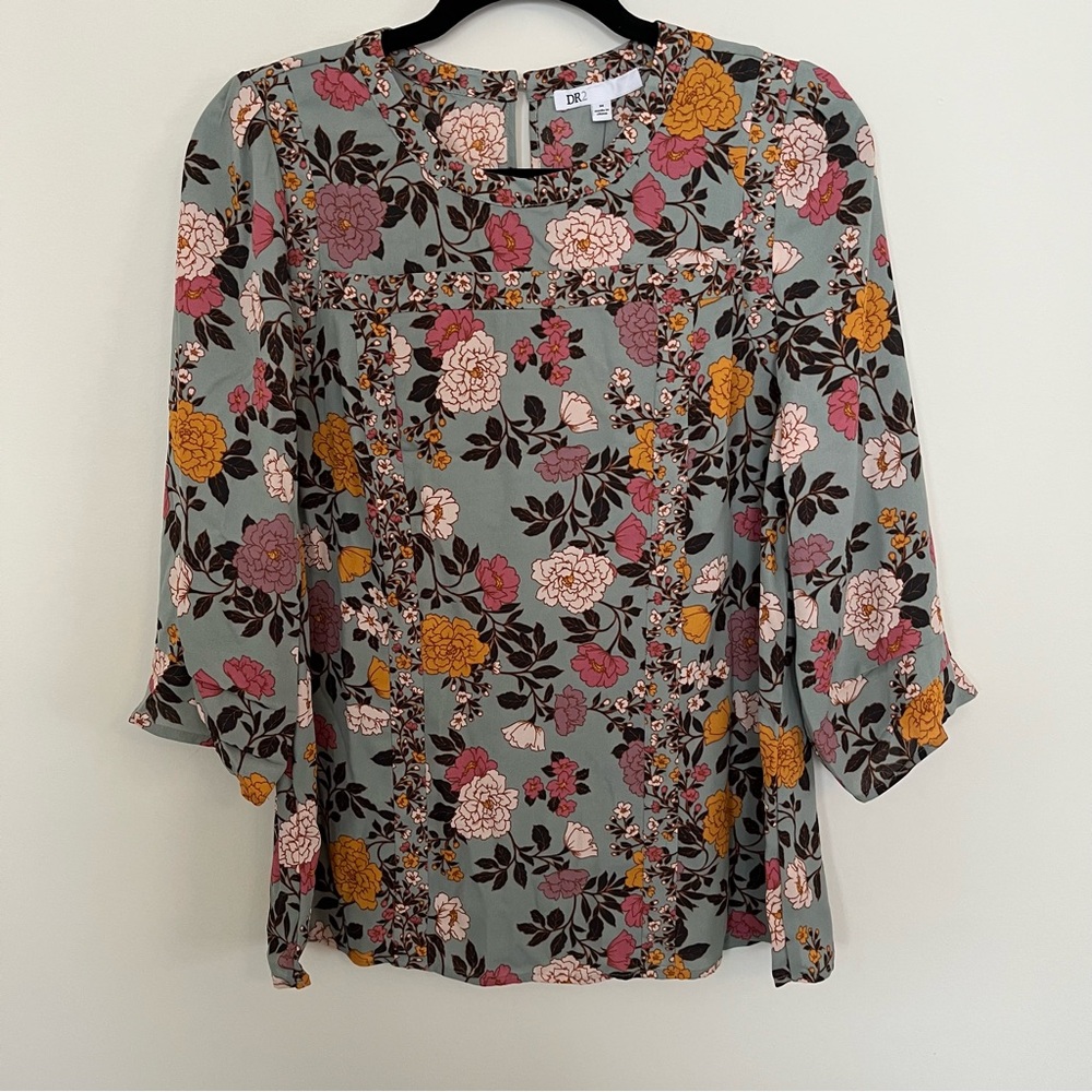 NWT DR2 muted floral 3/4 sleeve blouse